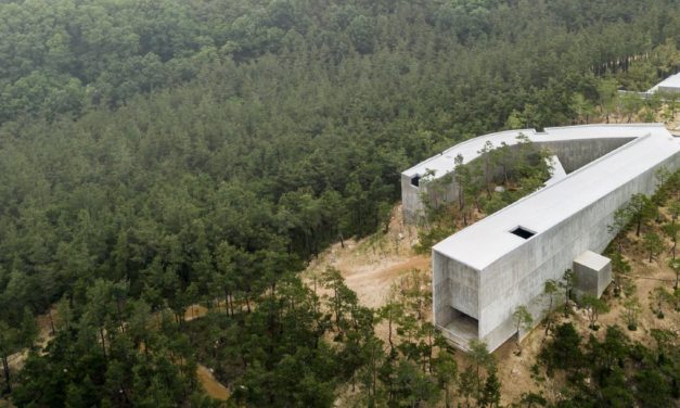 Álvaro Siza y Carlos Castanheira pueblan el bosque de Corea del Sur con estructuras de hormigón